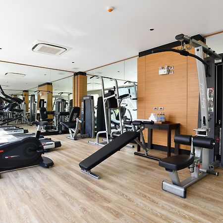 Skyview Resort Phuket Patong Beach Exterior foto A gym at a hotel