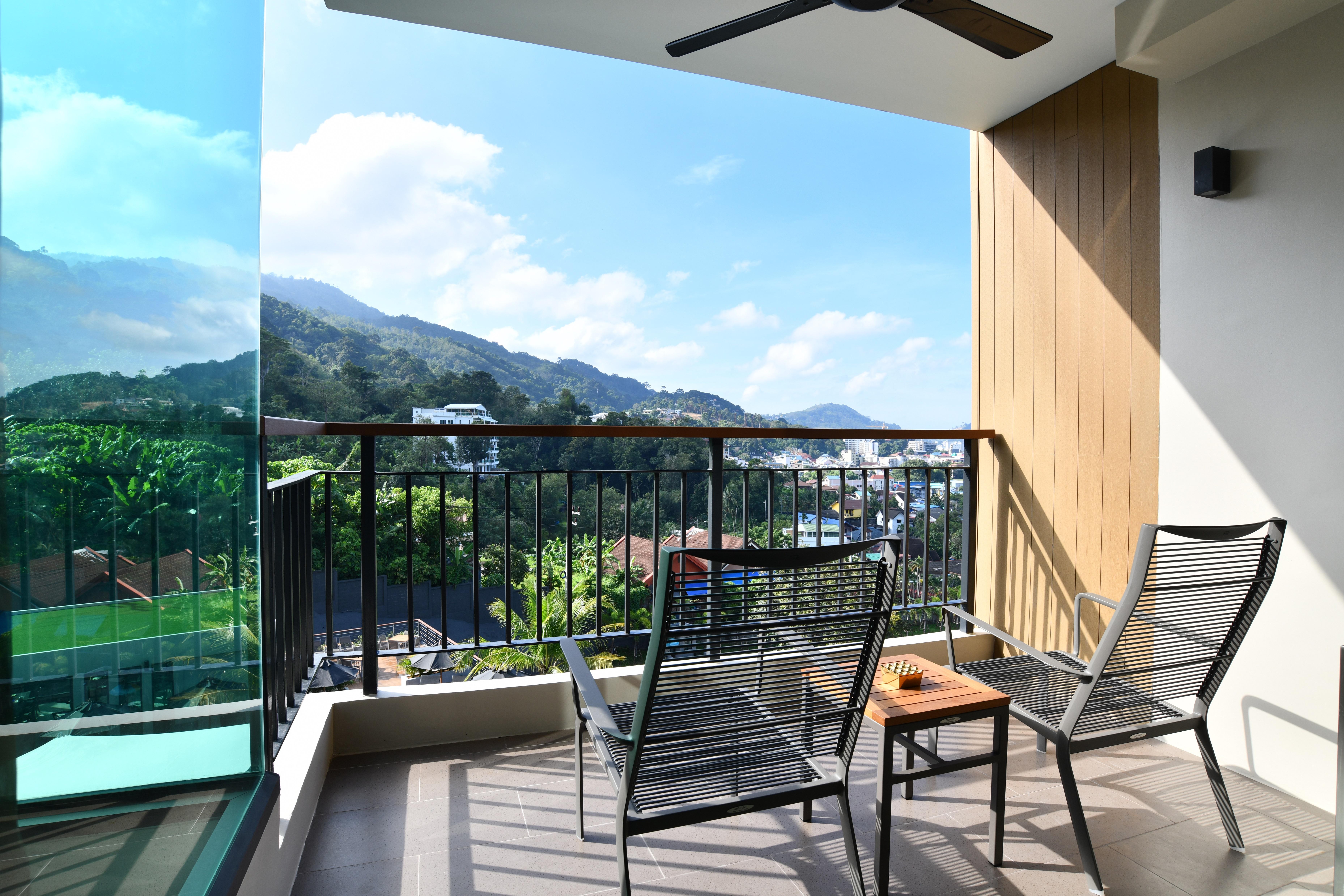 Skyview Resort Phuket Patong Beach Exterior foto A balcony