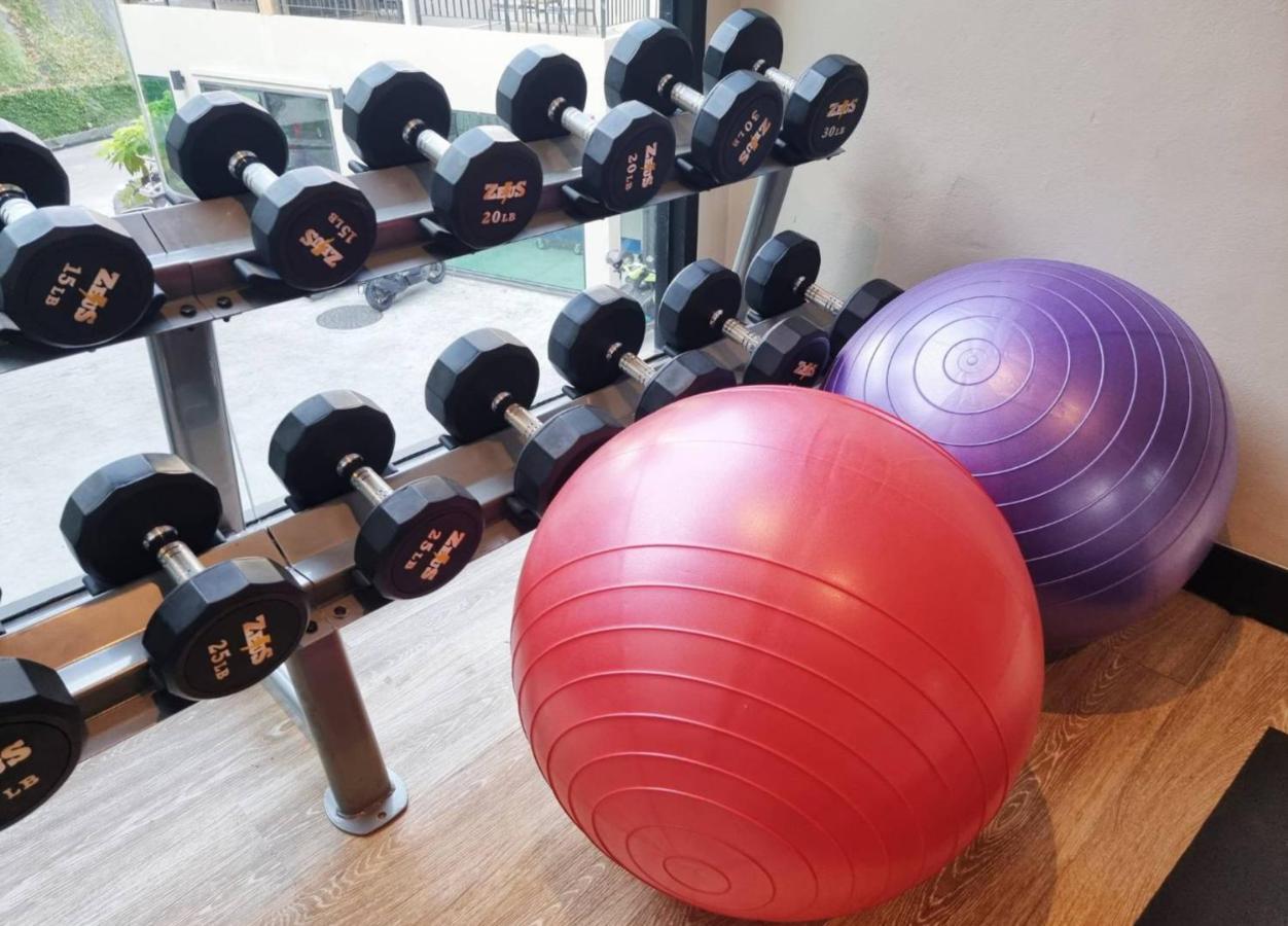 Skyview Resort Phuket Patong Beach Exterior foto Dumbbells and exercise balls