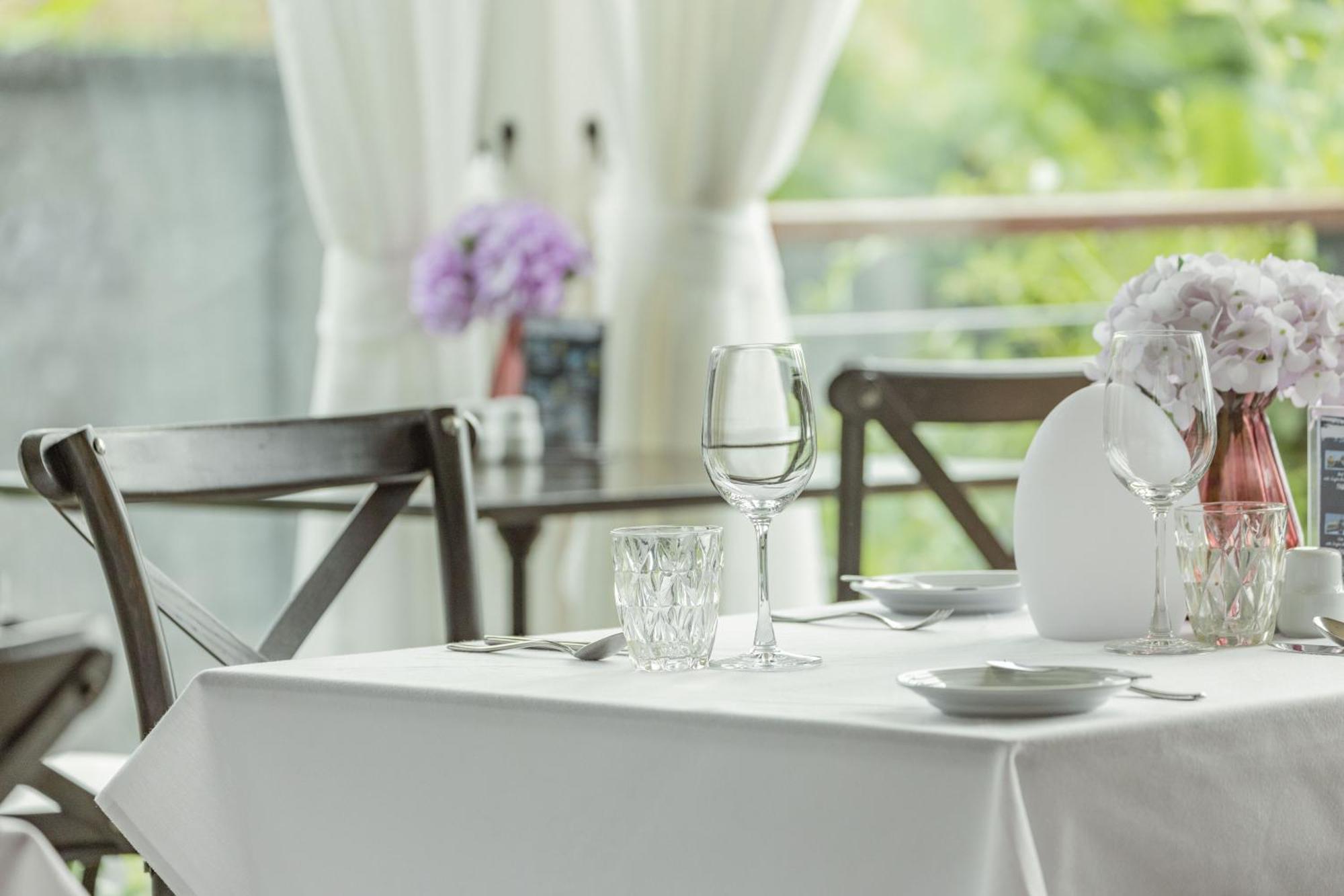 Skyview Resort Phuket Patong Beach Exterior foto A table set for fine dining