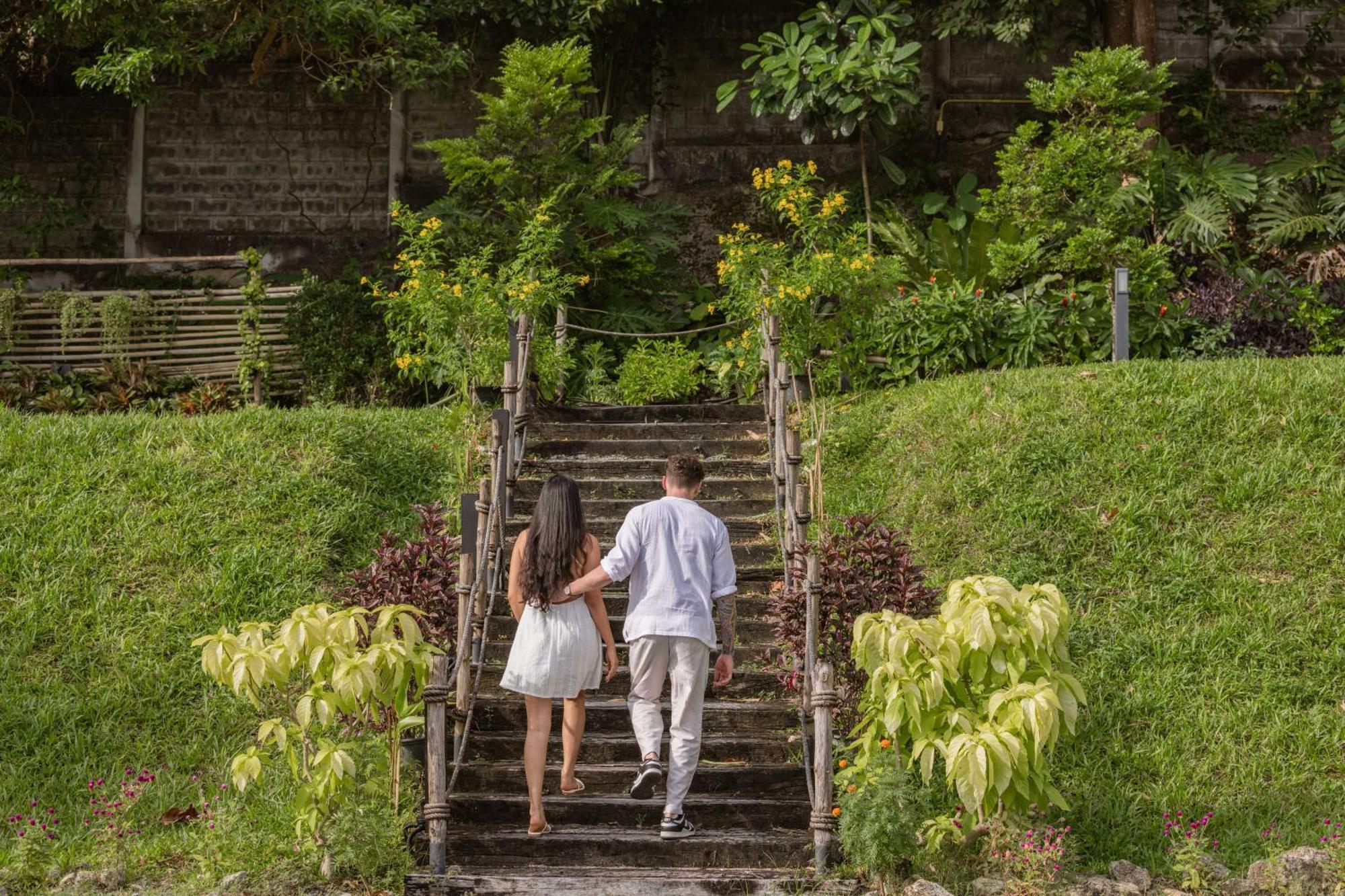 Skyview Resort Phuket Patong Beach Exterior foto Stairs at the entrance of the botanical garden