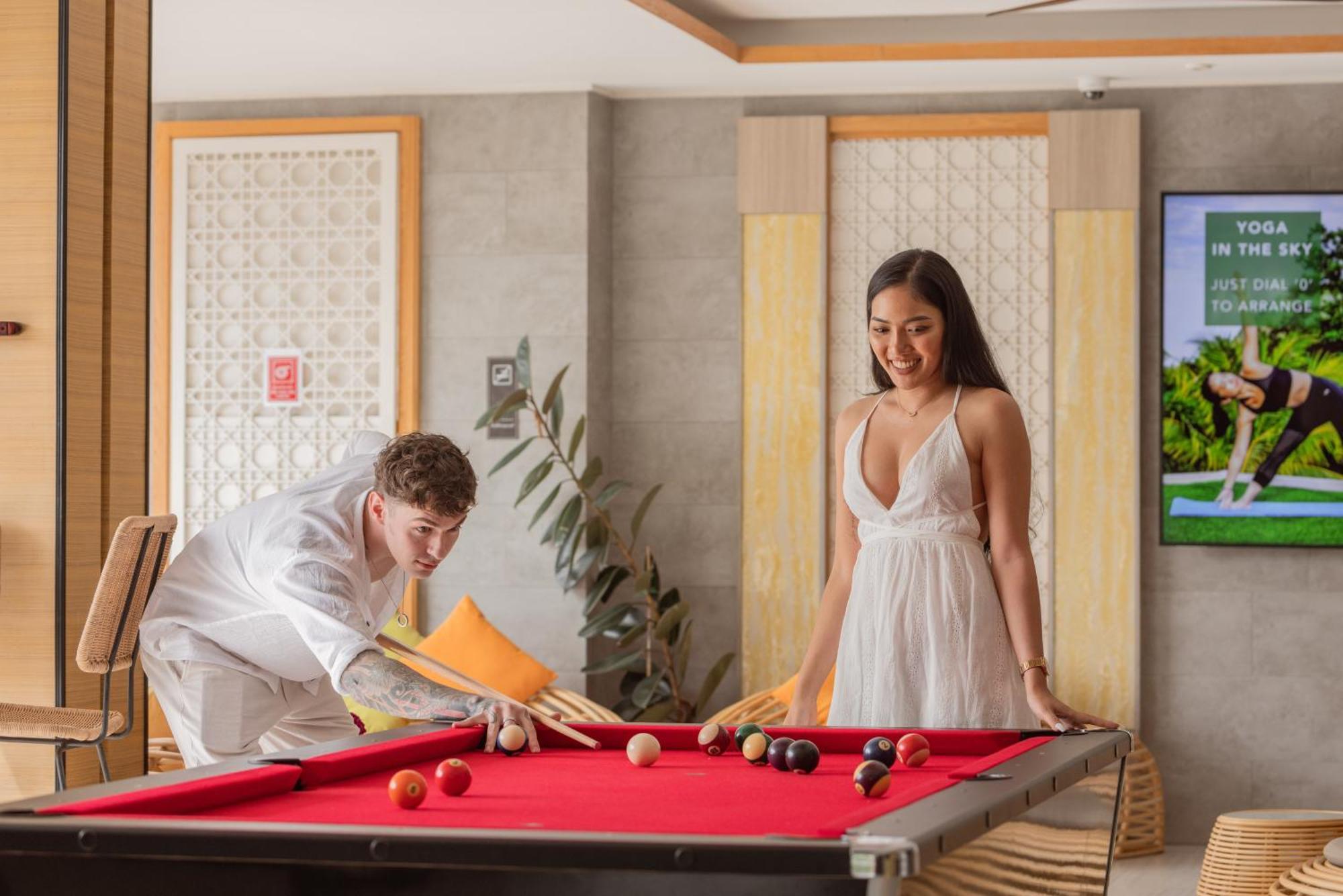 Skyview Resort Phuket Patong Beach Exterior foto A pool table