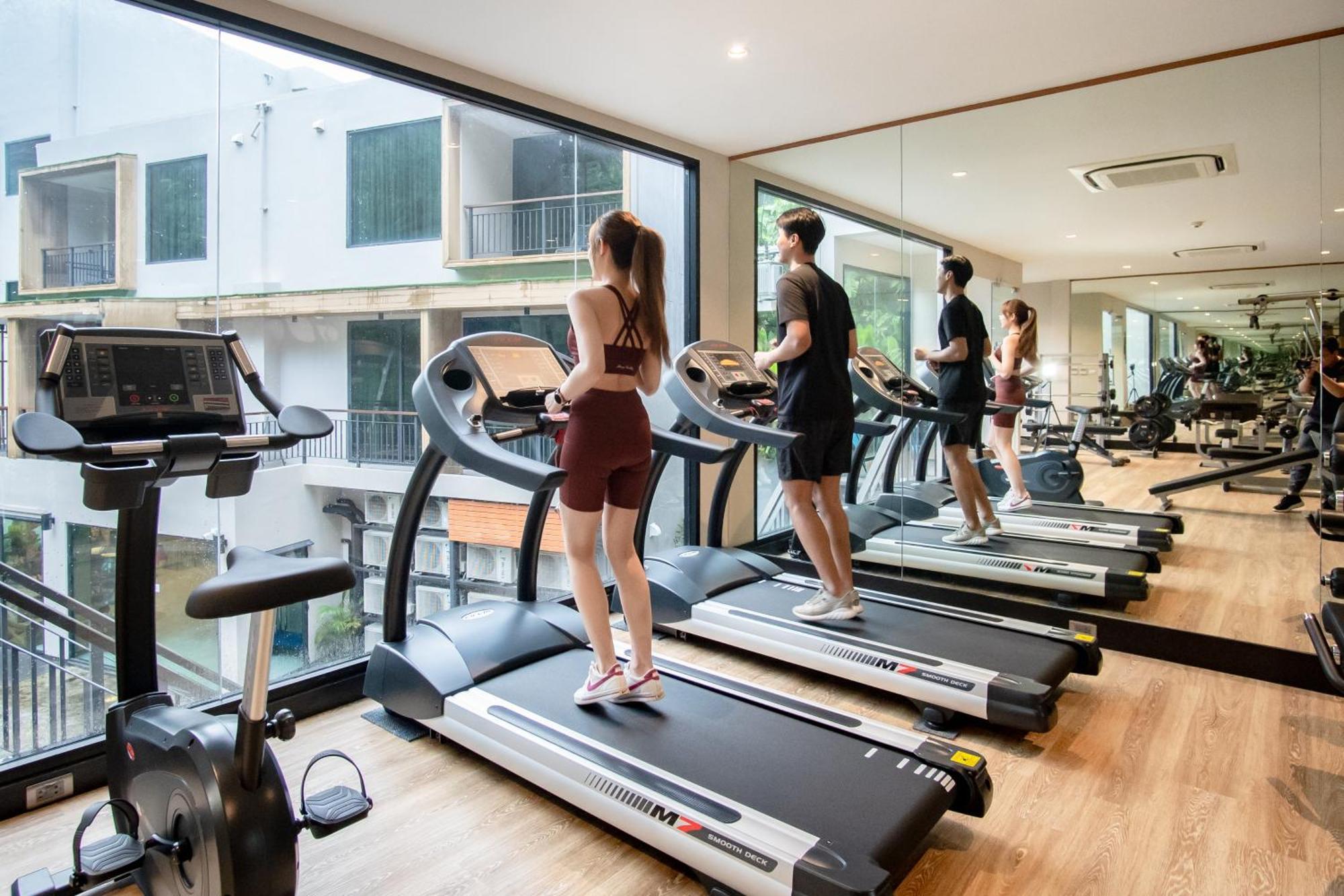Skyview Resort Phuket Patong Beach Exterior foto The gym at the University of Law, Birmingham
