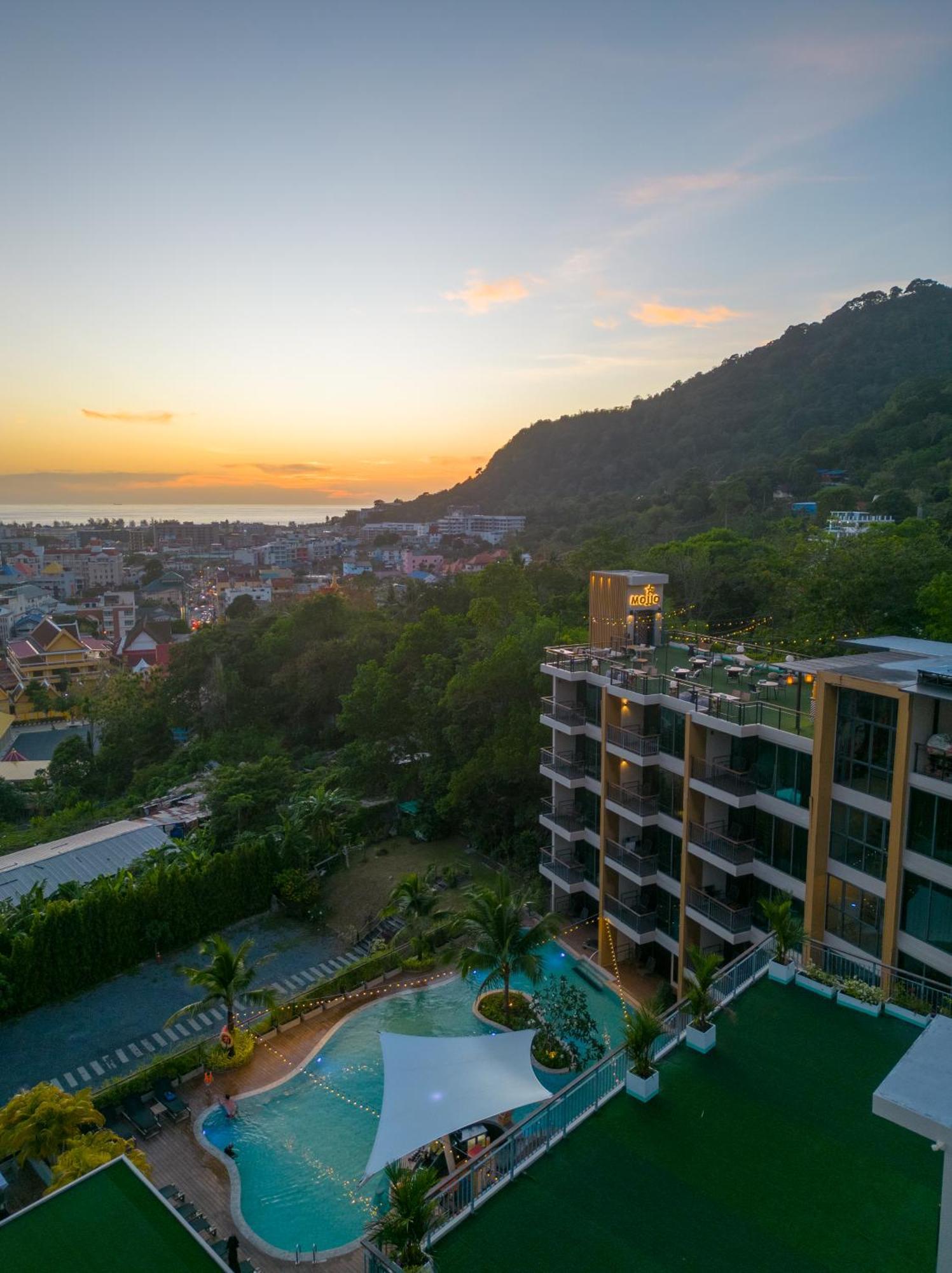 Skyview Resort Phuket Patong Beach Exterior foto The View